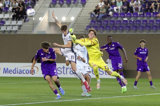 BAGNO A RIPOLI, ITALY - MAY 30: Matteo Spinaccè of FC Internazionale U20 competes for the ball with Pietro Leonardelli of Fiorentina U20 during the Primavera 1 Final match between FC Internazionale U20 and Fiorentina U20 on May 30, 2025 in Bagno a Ripoli, Italy. (Photo by FC Internazionale/Inter via Getty Images)