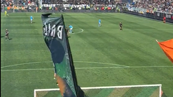 “Senti che puzza, scappano anche i cani”: i beceri cori dei tifosi del Venezia