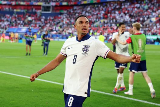 Alexander-Arnold con la maglia della Nazionale Inglese. (Photo by Richard Pelham/Getty Images) Alexander-Arnold sui primi giorni al Real: “La palla qui si muove molto velocemente”- immagine 2