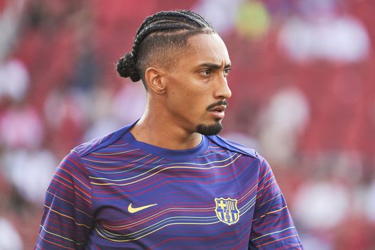 Raphinha durante il riscaldamento prima della partita LaLiga EA Sports tra RCD Mallorca e FC Barcelona all'Estadio de Son Moix il 16 agosto 2025 a Maiorca, Spagna. (Foto di Rafa Babot/Getty Images) Raphinha