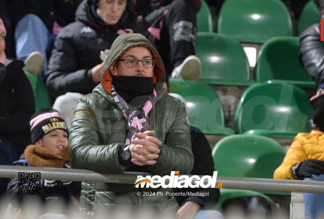 FOTOTIFO Palermo-Bari 3-0, gli scatti ai tifosi al “Renzo Barbera” (GALLERY) - immagine 64