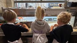 La famiglia De Bruyne si gode Napoli: giornata alla Sanità! – LA GALLERY