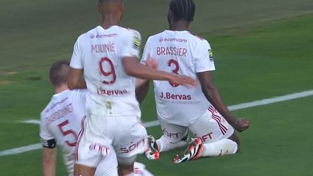 Foto tratta da profilo X @Ligue1_ENG Brest che vittoria: decide Brassier