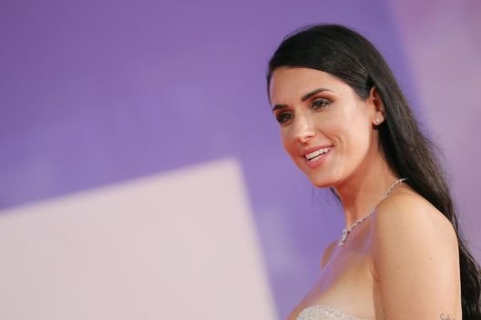 Valentina Vignali scatenata su Threads: “Gli addominali e le tette li possiamo lasciare su Instagram?” Valentina Vignali scatenata su Threads: “Gli addominali e le tette li possiamo lasciare su Instagram?” - immagine 1