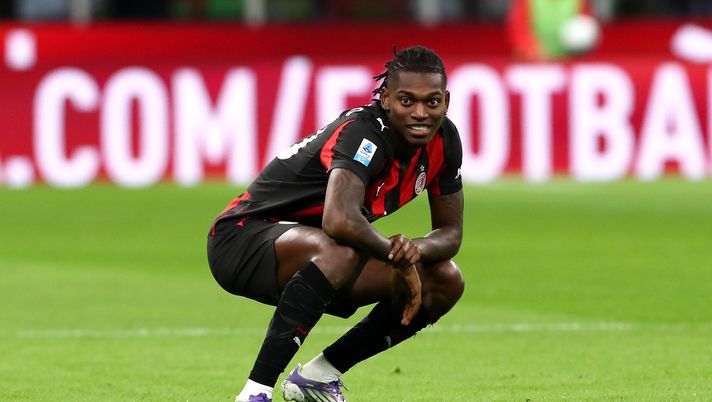 MILAN, ITALY - OCTOBER 24: Rafael Leao of AC Milan celebrates scoring his team's first goal during the Serie A match between AC Milan and Pisa SC at Giuseppe Meazza Stadium on October 24, 2025 in Milan, Italy. (Photo by Marco Luzzani/Getty Images) Infortunio Leao: Allegri e il Milan possono tirare un sospiro di sollievo - immagine 1