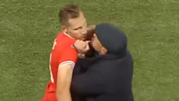 VIDEO Serie C, scintille a Trieste: l’allenatore inveisce contro il giocatore espulso