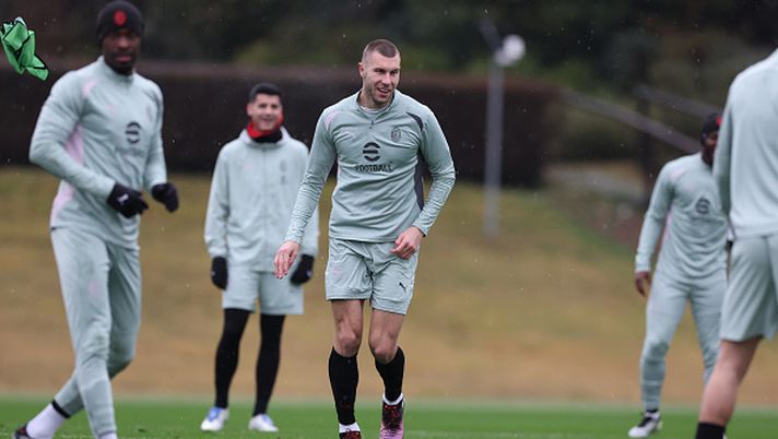 CAIRATE, ITALY - JANUARY 28: Strahinja Pavlovic of AC Milan in action during the UEFA Champions League 2024/25 League Phase MD8 training session at Milanello on January 28, 2025 in Cairate, Italy. (Photo by Claudio Villa/AC Milan via Getty Images)  Pavlovic gol