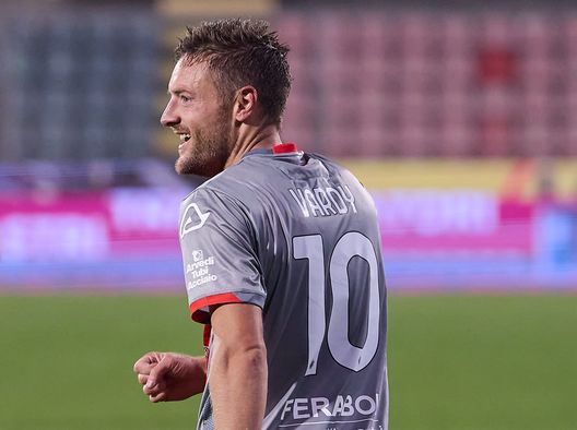 CREMONA, ITALIA - 25 OTTOBRE: Jamie Vardy dell'US Cremonese esulta dopo aver segnato il primo gol della sua squadra durante la partita di Serie A tra l'US Cremonese e l'Atalanta BC allo Stadio Giovanni Zini il 25 ottobre 2025 a Cremona, Italia. (Foto di Emmanuele Ciancaglini/Getty Images) Cremonese, il ds Giacchetta: “Non ci aspettavamo questo inizio. Mercato? Magari con la Roma…”- immagine 2