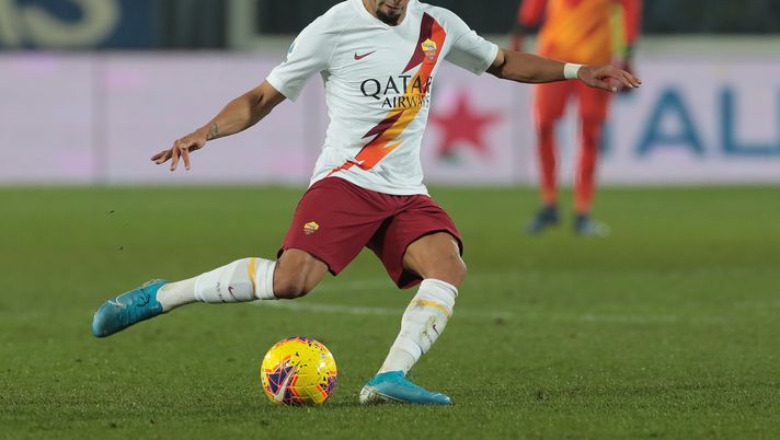 BERGAMO, ITALY - FEBRUARY 15: Bruno Peres of AS Roma in action during the Serie A match between Atalanta BC and AS Roma at Gewiss Stadium on February 15, 2020 in Bergamo, Italy. (Photo by Emilio Andreoli/Getty Images) La probabile formazione della Roma: a destra Bruno Peres, in porta Pau Lopez - immagine 1
