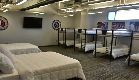 Incredibile in Florida: squadra di baseball affitta l’intero stadio su Airbnb!- immagine 4