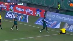 VIDEO / Lancio di oggetti: guardalinee colpito in testa