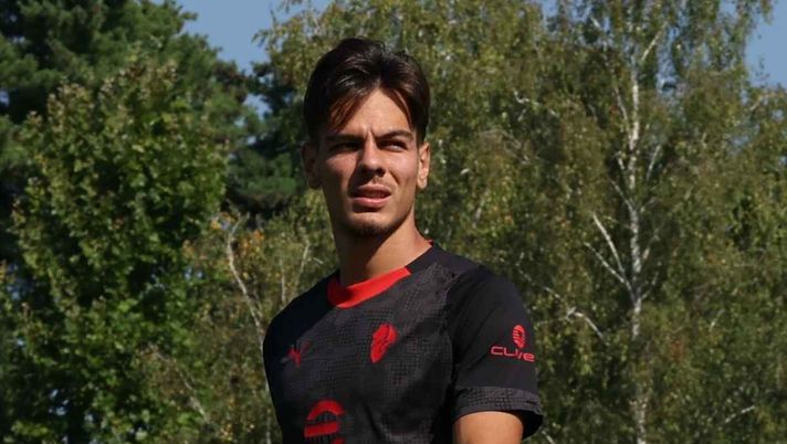Milan, novità da Milanello per mister Allegri: le ultime sui rientri di Jashari ed Estupinan