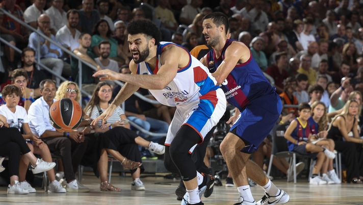 BARCELONA, SPAIN - OCTOBER 05: Elijah Bryant, #6 in action during the 2023-24 Turkish Airlines EuroLeague Regular Season Round 1 game between FC Barcelona and Anadolu Efes Istanbul at Palau Blaugrana on October 05, 2023 in Barcelona, Spain. (Photo by Rodolfo Molina/Euroleague Basketball via Getty Images) Eurolega, subito Efes-Real Madrid: vince sempre chi… gioca in casa - immagine 1