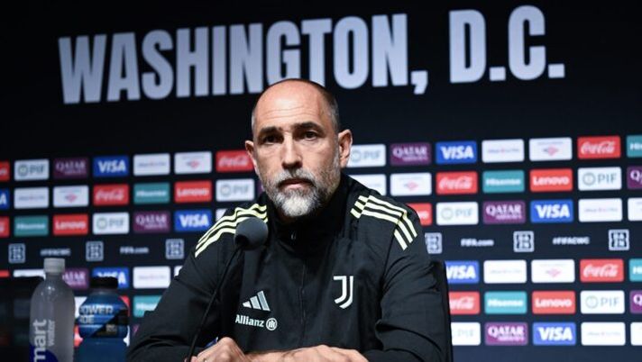 WASHINGTON, DC - JUNE 17: Juventus head coach Igor Tudor during the Press Conference ahead of their FIFA Club World Cup 2025 match at Audi Field on June 17, 2025 in Washington, United States. (Photo by Daniele Badolato - Juventus FC/Juventus FC via Getty Images) Tudor: “Juve a tutto gas per 90′, vogliamo qualificarci. Grande energia dal club per il Mondiale” - immagine 1