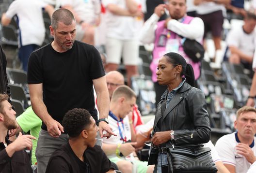 Jobe Bellingham sostituito all’intervallo: il padre Mark non ci sta e scende negli spogliatoi- immagine 2