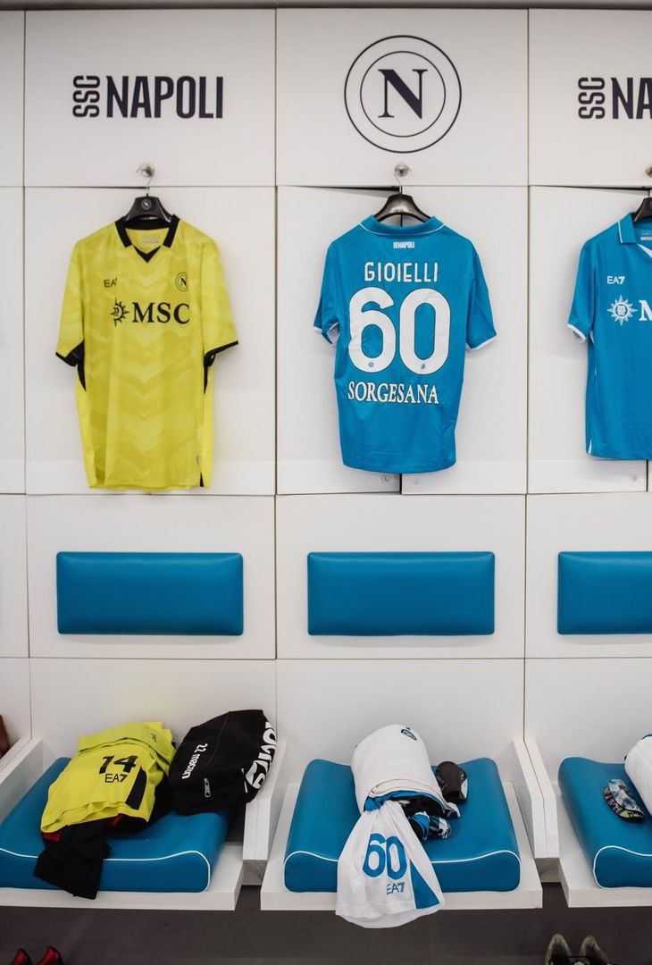 GALLERY Tutto pronto nello spogliatoio: scelto il colore della maglia del Napoli! - immagine 3
