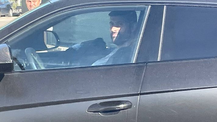 FOTO VN – Benassi lascia in auto il Viola Park - immagine 1