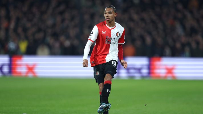 ROTTERDAM, NETHERLANDS - NOVEMBER 28: Calvin Stengs of Feyenoord in action during the UEFA Champions League match between Feyenoord and Atletico Madrid at Feyenoord Stadium on November 28, 2023 in Rotterdam, Netherlands. (Photo by Dean Mouhtaropoulos/Getty Images) Stengs, ESCLUSIVA Gouka: “Giocatore tecnico e offensivo, deve solo ritrovare la forma fisica” - immagine 1