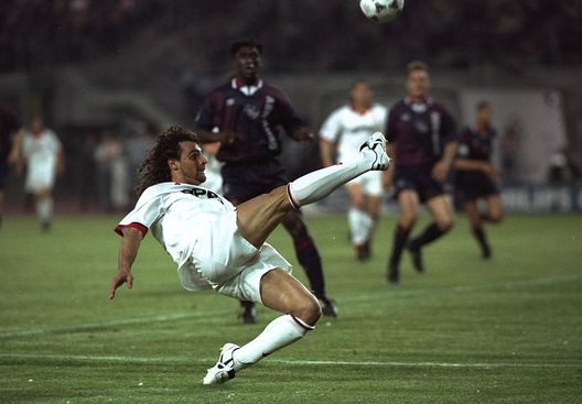 Vienna, Austria - 24 maggio 1995: Marco Simone del Milan durante la finale di Champions League contro l'Ajax. Crediti obbligatori: Clive Brunskill/Allsport