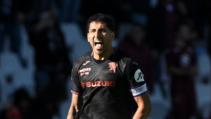 TURIN, ITALY - OCTOBER 26: during the Serie A match between Torino FC and Genoa CFC at Stadio Olimpico di Torino on October 26, 2025 in Turin, Italy. (Photo by Chris Ricco/Getty Images) Tra centrali e terzini, ecco cinque difensori per la 10a giornata al fantacalcio: scelte approvate - immagine 1