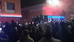 VIDEO FCIN1908 / Inter-Arsenal, le immagini dell’arrivo del pullman nerazzurro a San Siro