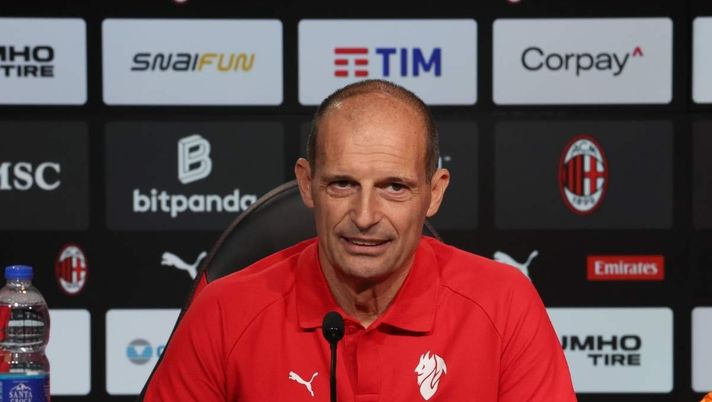 Massimiliano Allegri (allenatore AC Milan), qui durante una conferenza stampa a Milanello | Milan News (Getty Images) Infortuni Milan, Allegri: 'Domani torna Loftus-Cheek. Su Pulisic e Estupinan ...'