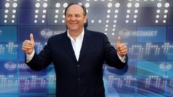 L’incredibile patrimonio di Gerry Scotti, più ricco di un calciatore: ha anche un cinema
