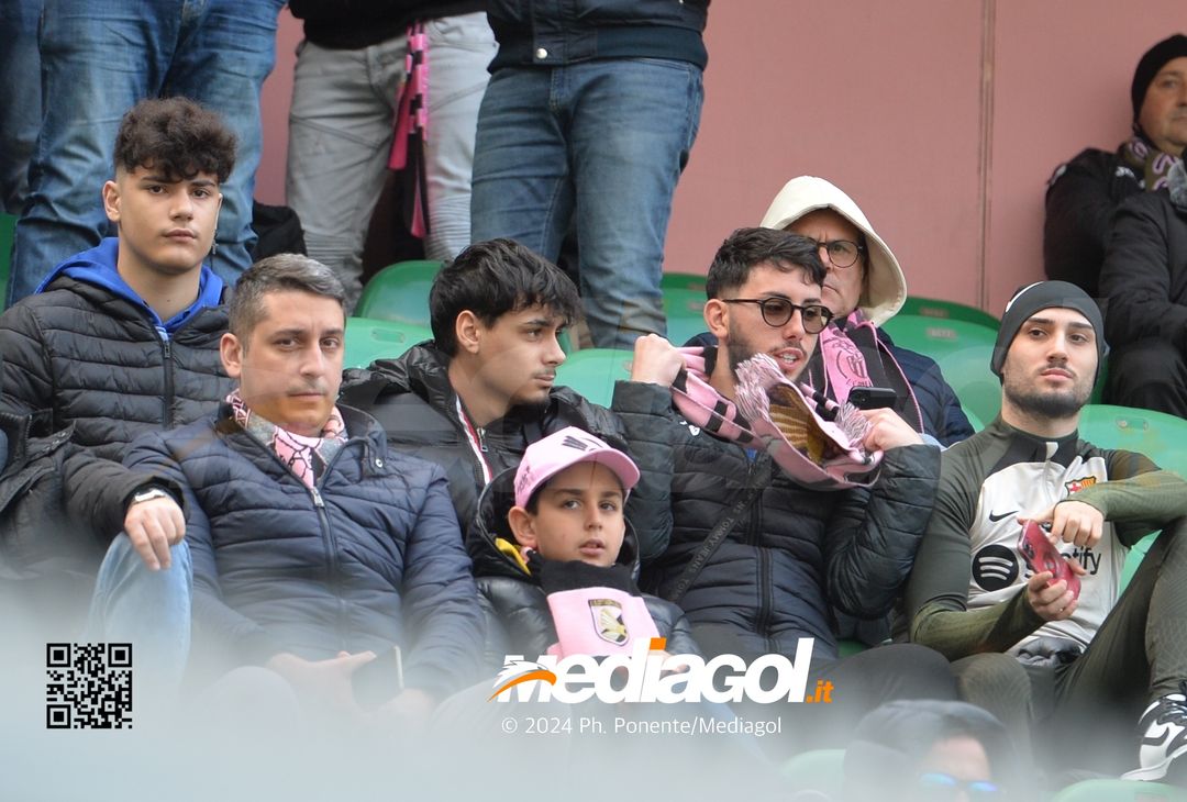 FOTOTIFO Palermo-Modena 4-2, gli scatti ai tifosi al “Renzo Barbera” (GALLERY) - immagine 29