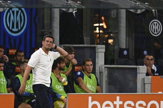 Chivu pensieroso in Inter-Udinese (Foto di Mattia Ozbot - Inter/Inter via Getty Images) L’editoriale di Inter-Udinese: dubbi per i nerazzurri, Atta fa sorridere i friulani- immagine 2