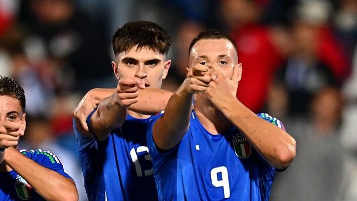 CESENA, ITALY - OCTOBER 10: Francesco Camarda of Italy U21 celebrates after scoring his team second goal during the UEFA Under21 EURO Qualifier betweenItaly U21 v Sweden U21 and ad hoc Arena im Ernst-Abbe-Sportfeld on October 10, 2025 in Cesena, Italy. (Photo by Alessandro Sabattini/Getty Images) Italia U21, 4-0 alla Svezia: dal cucchiaio di Camarda alla doppietta di Pisilli e l’assist di Palestra - immagine 1