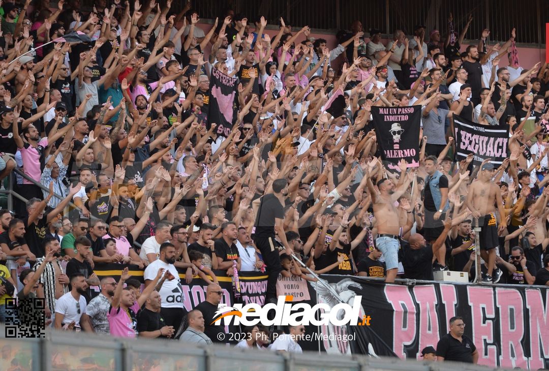 FOTOTIFO Palermo-Sudtirol 2-1, gli scatti ai tifosi al “Renzo Barbera” (GALLERY) - immagine 79