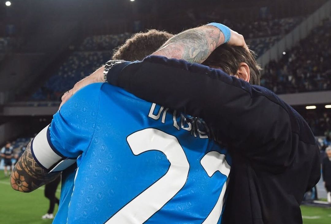 Trofei alzati, esultanze, abbracci, battaglie: il Napoli rivive il 2025 – LA GALLERY- immagine 1