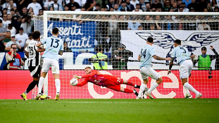 ROME, ITALY - MAY 10: Michele Di Gregorio of Juventus during the Serie A match between SS Lazio and Juventus at Stadio Olimpico on May 10, 2025 in Rome, Italy. (Photo by Daniele Badolato - Juventus FC/Juventus FC via Getty Images) Lazio-Juventus, statistiche e precedenti del big match di Serie A - immagine 1
