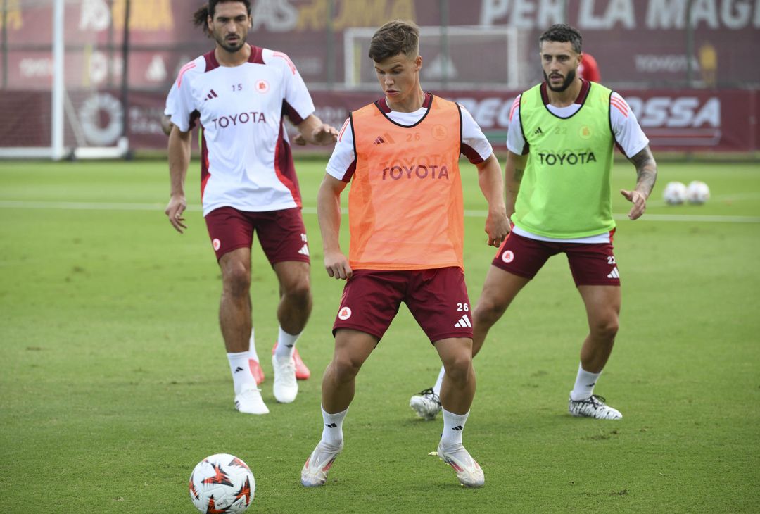 Roma, l’allenamento di oggi in vista dell’Athletic Bilbao – FOTO GALLERY - immagine 8