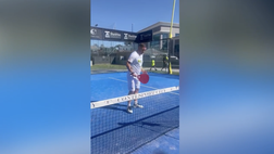 VIDEO – Totti show anche a padel: sfida di palleggi con il lato della racchetta