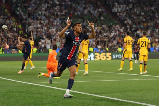 Senny Mayulu esulta dopo il gol in finale contro l'Inter (Foto di Carl Recine/Getty Images) Il PSG è campione d’Europa! Inter annientata, finisce 5-0 all’Allianz Arena- immagine 4