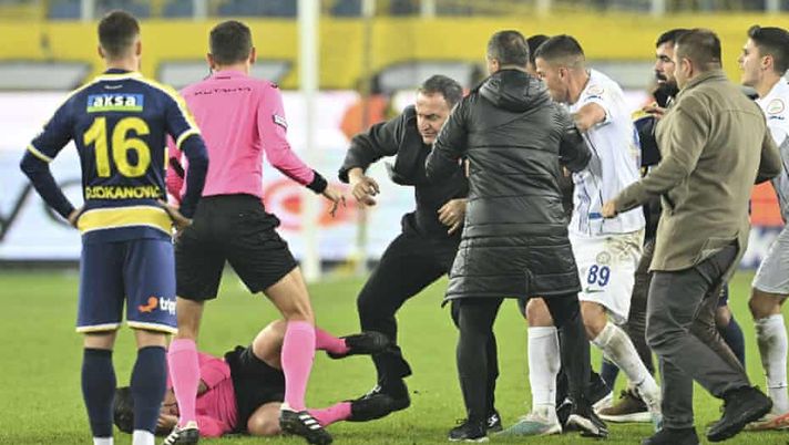 Il presidente dell’Ankaragücü e altri due aggressori dell’arbitro sono stati arrestati - immagine 1