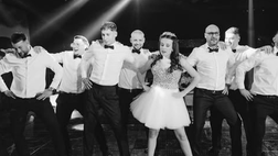 Olivera show, musica e passi di danza alla festa della sorella – LA FOTOGALLERY