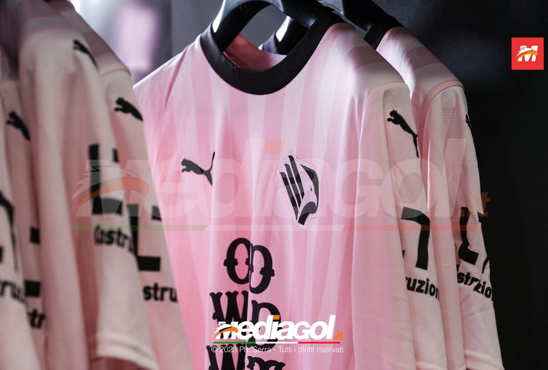 FOTO Palermo, al via la vendita dell’Home Kit Puma 2023/2024 (Gallery) - immagine 14
