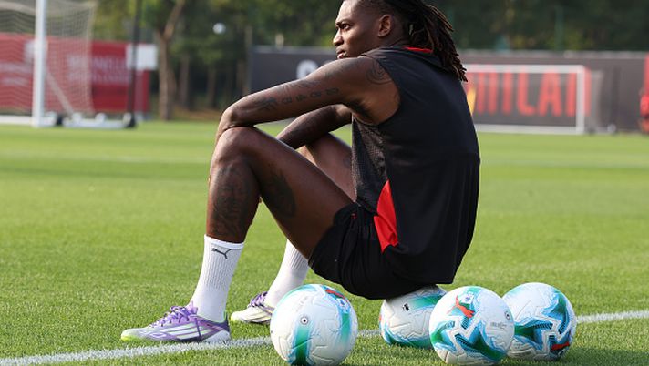 CAIRATE, ITALY - AUGUST 14: Rafael Leao of AC Milan looks on during AC Milan Training Session at Milanello on August 14, 2025 in Cairate, Italy. (Photo by Claudio Villa/AC Milan via Getty Images) Leao