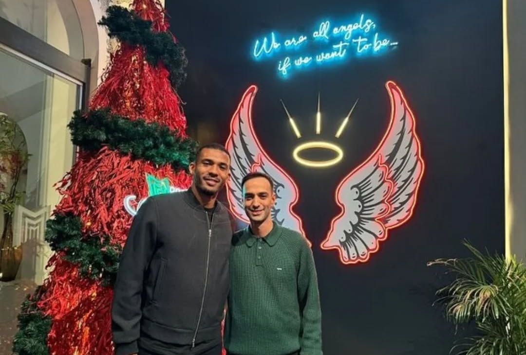 GALLERY Tutti a cena, il Napoli si ritrova a tavola per compattarsi: gli scatti - immagine 3