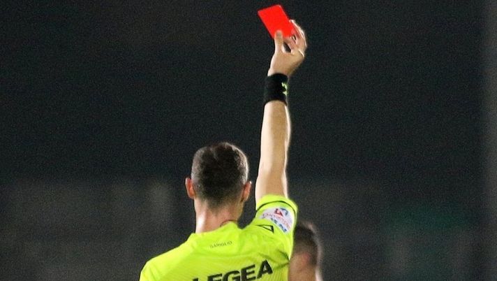 Filmò ragazze sotto la doccia: arbitro condannato a 2 anni di reclusione  Filmò ragazze sotto la doccia: arbitro condannato a 2 anni di reclusione - immagine 1