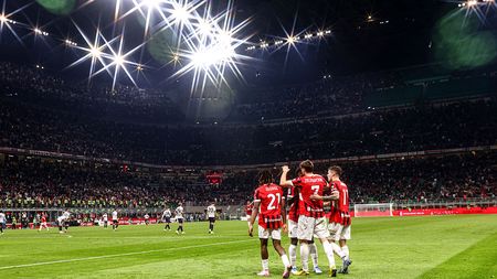 MILAN, ITALY - MAY 09: (EDITORS NOTE: Image created using a star filter) Santiago Gimenez of AC Milan celebrates his goal with his team-mates during the Serie A match between AC Milan and Bologna at Stadio Giuseppe Meazza on May 09, 2025 in Milan, Italy. (Photo by Giuseppe Cottini/AC Milan via Getty Images) Milan