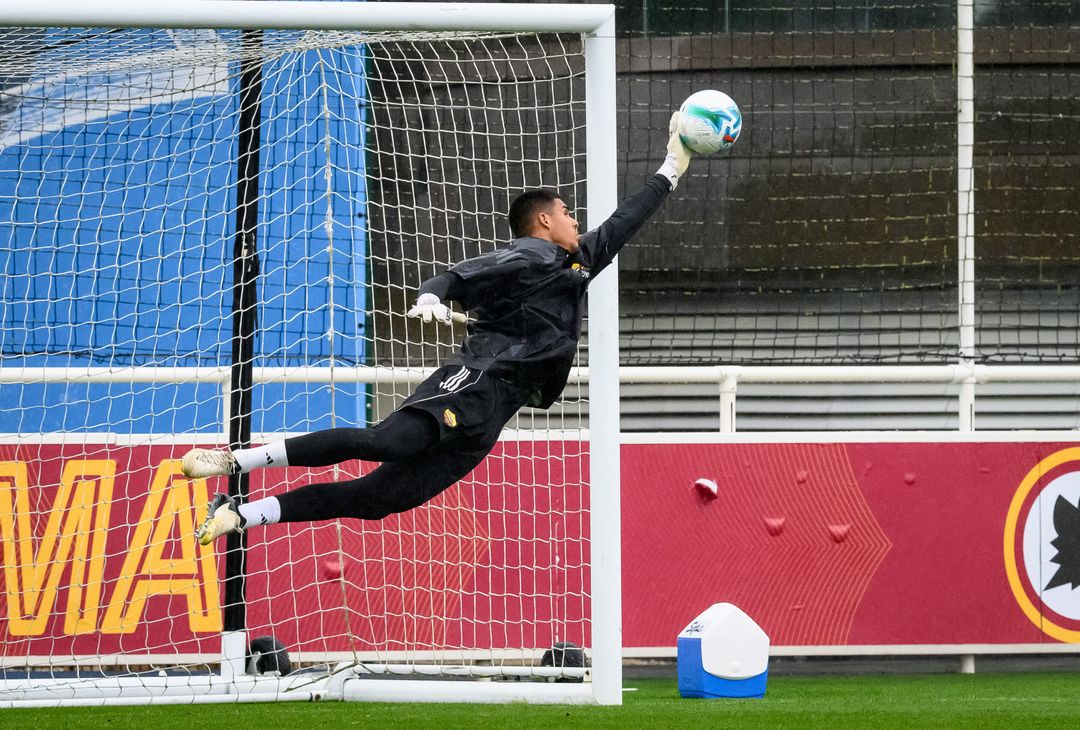 Roma, la seduta pomeridiana aperta ai tifosi al St. George’s Park – FOTO GALLERY - immagine 24