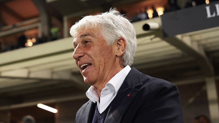 BERGAMO, ITALY - APRIL 15: Marco Baroni, Head Coach of Hellas Verona FC, and Gian Piero Gasperini, Head Coach of Atalanta BC, interact prior to the Serie A TIM match between Atalanta BC and Hellas Verona FC at Gewiss Stadium on April 15, 2024 in Bergamo, Italy. (Photo by Jonathan Moscrop/Getty Images) Gasperini: “Scalvini, la scelta per il Liverpool! La permanenza di De Ketelaere e questo Scamacca…” - immagine 1