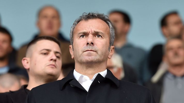 PODGORICA, MONTENEGRO - OCTOBER 08: Dejan Savicevic President of FSCG of Montenegro prior the FIFA 2018 World Cup Qualifier between Montenegro and Kazakhstan at Podgorica City Stadium on October 8, 2016 in Podgorica, Montenegro, (Photo by Giuseppe Bellini/Getty Images) Savicevic difende Allegri: “Al Milan non è stata colpa sua, ma dei calciatori” - immagine 1