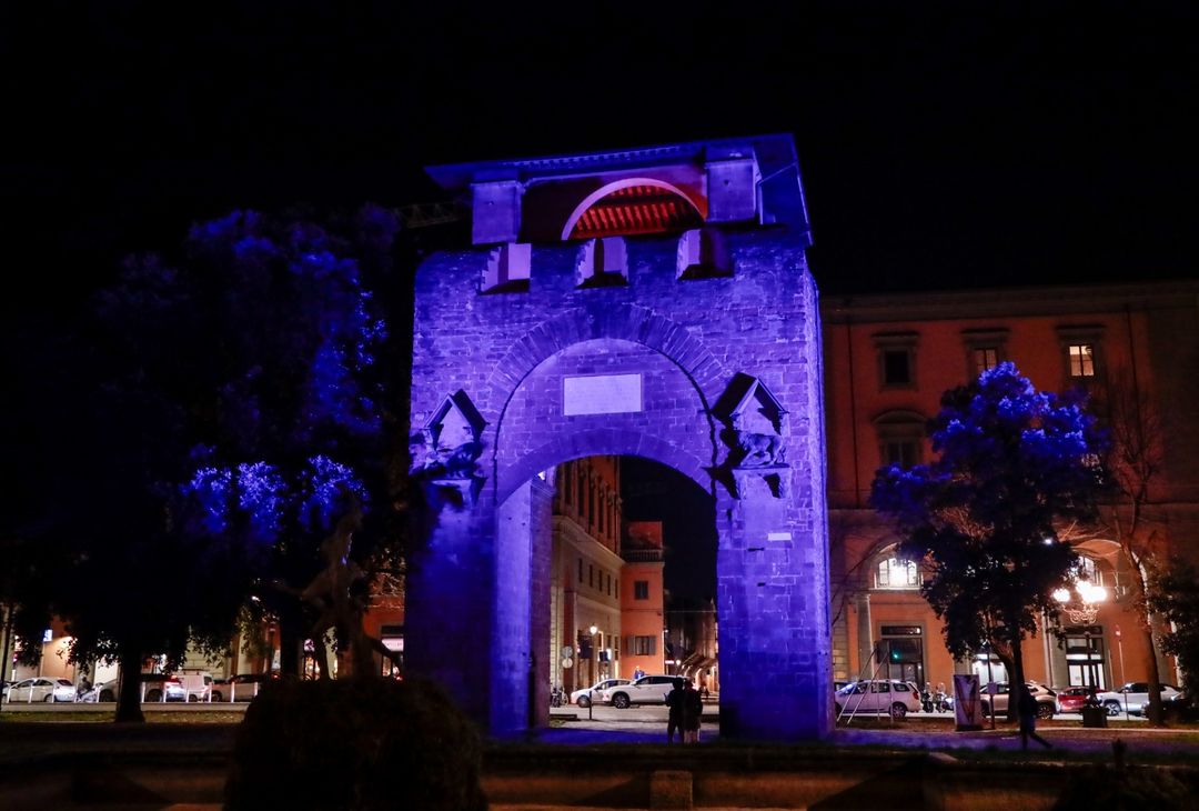 FOTO VN – Firenze ricorda Commisso: tutte le porte della città diventano viola - immagine 3