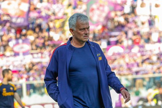 GERMOGLI PH: 27 MAGGIO 2023 FIRENZE STADIO ARTEMIO FRANCHI CAMPIONATO SERIE A FIORENTINA VS ROMA NELLA FOTO MOURINHO Roma, sfiorato l’obiettivo plusvalenze: in arrivo solo una multa dalla Uefa- immagine 2