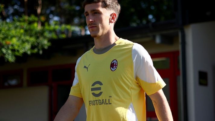 Alexis Saelemaekers (centrocampista AC Milan) qui durante una seduta di allenamento a Milanello | Milan News (Getty Images) Calciomercato Milan, nessun cambio per Saelemaekers? Ecco il talento