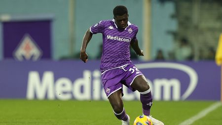 FLORENCE, ITALY - NOVEMBER 12: Alfred Duncan of ACF Fiorentina in action during the Serie A TIM match between ACF Fiorentina and Bologna FC at Stadio Artemio Franchi on November 12, 2023 in Florence, Italy. (Photo by Gabriele Maltinti/Getty Images)